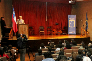 Conferencia en el auditorio de la Universidad de Valparaíso